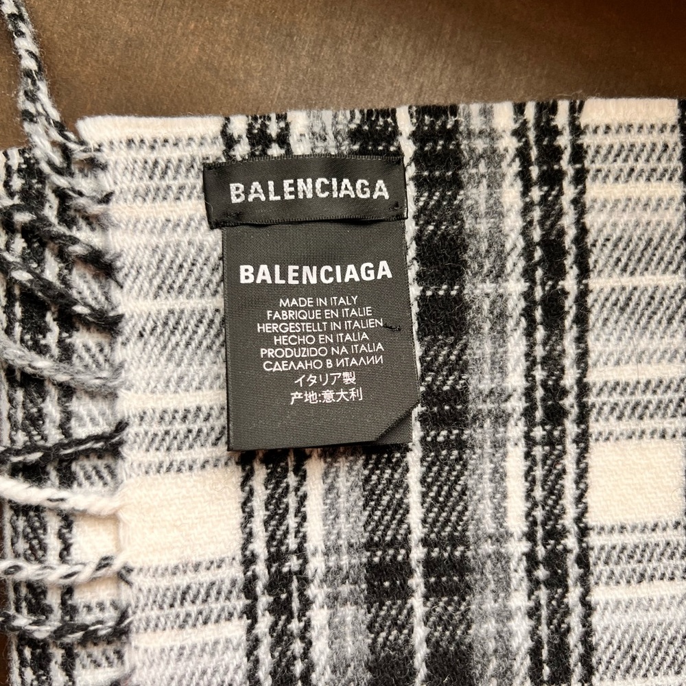 BALENCIAGA scarf - Picture 2 of 3